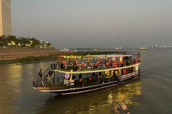 Phnom Penh: Sunset Cruise- Free Cold Beers, Sodas & fruit platter - A Review of the Phnom Penh Sunset Cruise with Free Beers and Soft Drinks