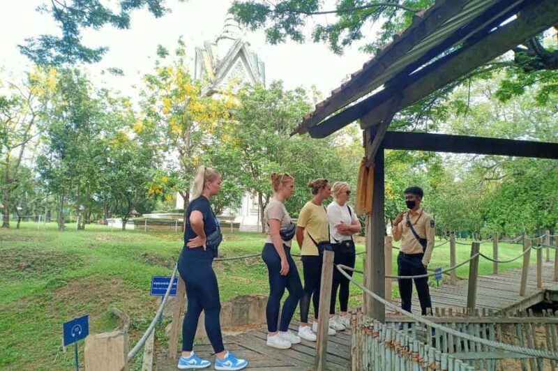 Phnom Penh: Tuol Sleng & Killing Fields Guided Tour - Good To Know