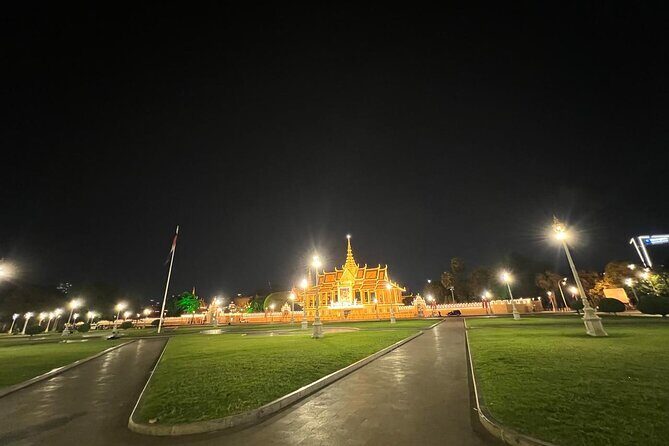Phnom Penh Walking Tour: History, Food, Art & Local Life - Who Should Book This Tour?
