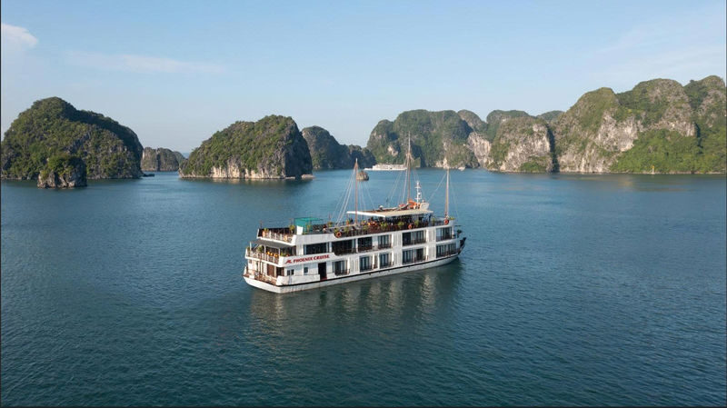 Phoenix 3D2N Cruise: Ha Long Bay with Sung Sot & Ti Top - What two nights on Ha Long Bay actually buys you
