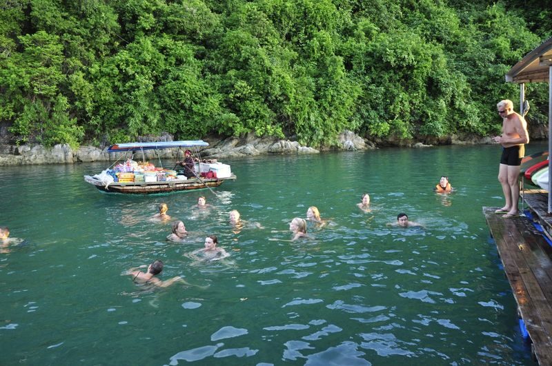 Phoenix 3D2N Cruise: Ha Long Bay with Sung Sot & Ti Top - Day one: karsts, Ti Top and the first night aboard