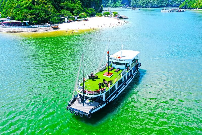 Phoenix Day Cruise: Ha Long Bay, Sung Sot, Ti Top - A full day from Hanoi to Ha Long Bay