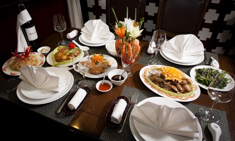 Phoenix Day Cruise: Ha Long Bay, Sung Sot, Ti Top - Luon Cave, kayaking and the Pearl Farm change