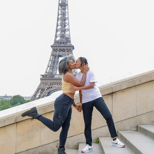Photo Session for Couples With Flowers Around Eiffel Tower - Pricing Details