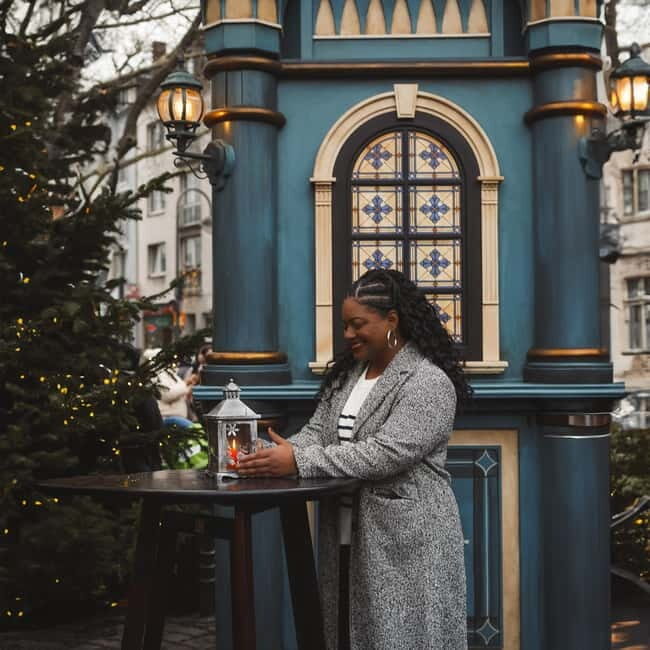 Photo shoot at the Cologne Christmas market with a local photographer - Discovering the Magic of Cologne’s Christmas Market