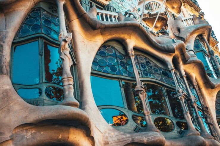 Photo Tour: Barcelona Catalan Modernist Tour - Booking and Reservation Details