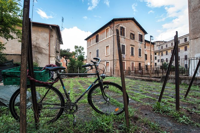 Photo Tour in Garbatella, the Neighborhood of Garden Houses - Capturing Garden Houses on Camera
