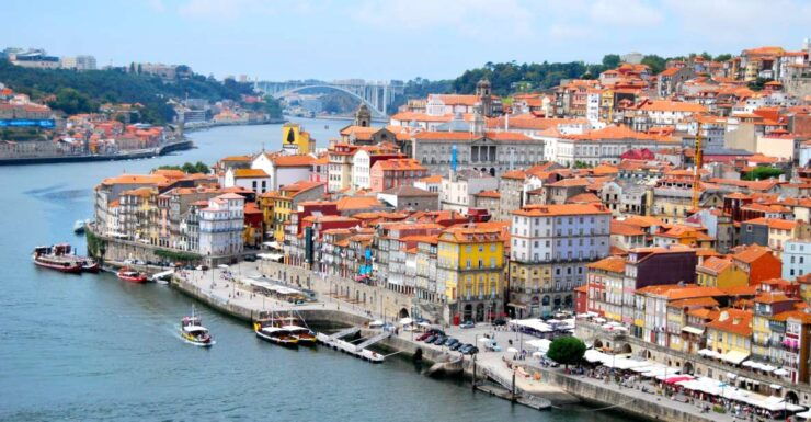 Photo Tour Porto: Walking Tour With Professional Photoshoot - Activity Details