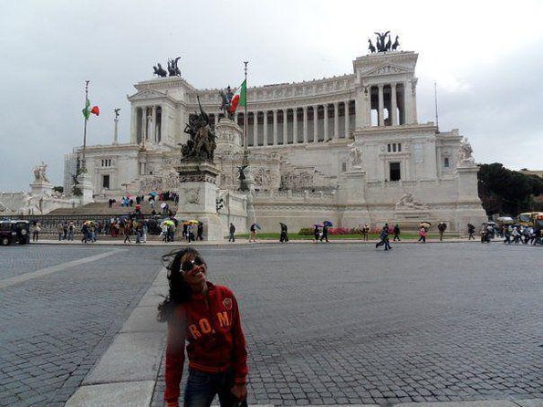 Photo Walk in Central Rome With a Local Photographer - Pricing and Booking Information