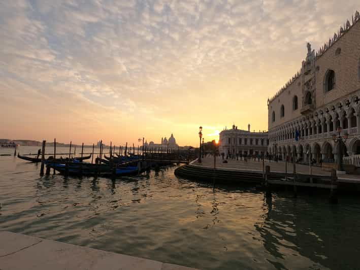 Photo With a Professional Photographer in Venice - Highlights of the Experience