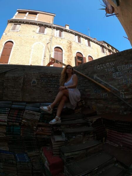 Photo With a Professional Photographer in Venice - Frequently Asked Questions