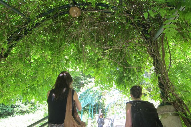 Photograph With a Pro Paris off the Beaten Path! - Inclusions