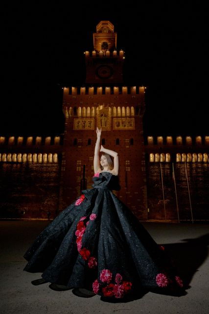 Photoshoot With a Fairytale Dress in the Heart of Milan - Milans Enchanting Backdrops