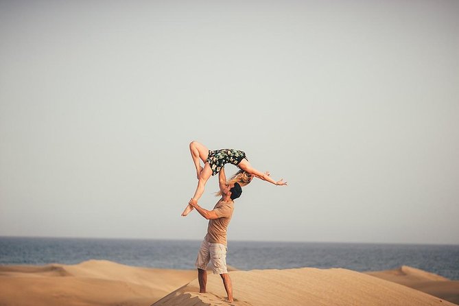 Photoshooting in the Maspalomas Dunes - Hiring a Professional Photographer Vs. DIY Photography