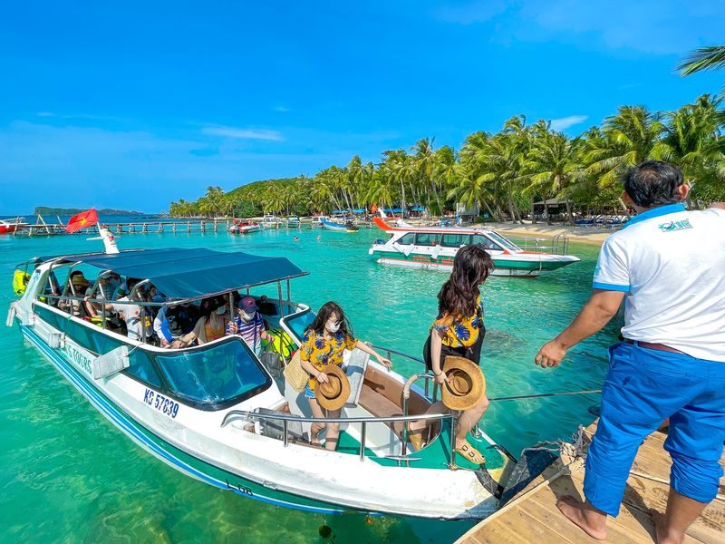 Phu Quoc 4 Island Speedboat Tour, Cable Car & Aquatopia Water Park - Hon Thom Cable Car: the day’s big view