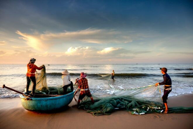 Phu Quoc Island: Fishing Squid Night Moon Boat Trip Tour - Local Cuisine on Board