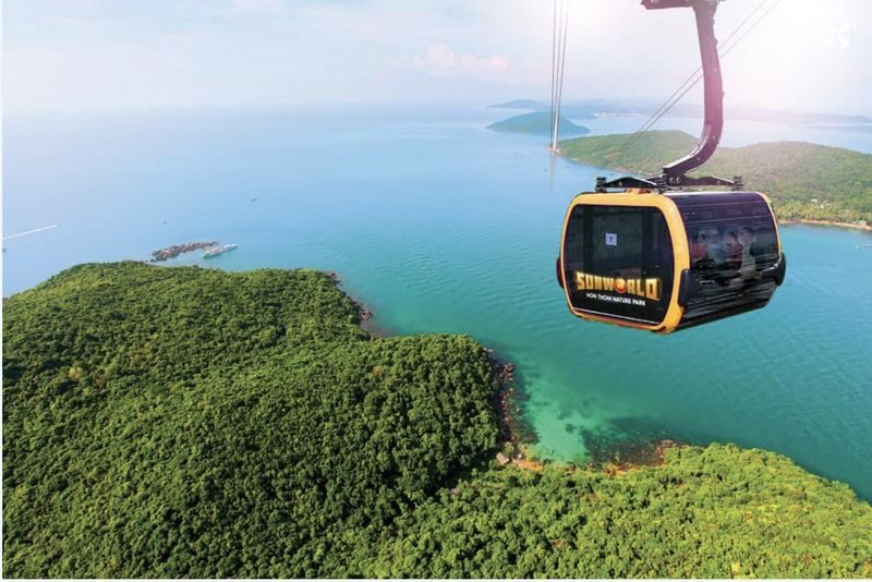 Phu Quoc Island Hopping Tour by Speedboat, Buffet Lunch & Sun World Cable Car - Guides, pace and what the price buys