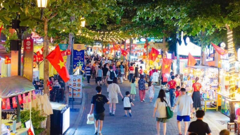 Phu Quoc: Sunset Town, Kiss Bridge, & Night Market Tour - Dinner and Live Entertainment at Vui-Fest Night Market