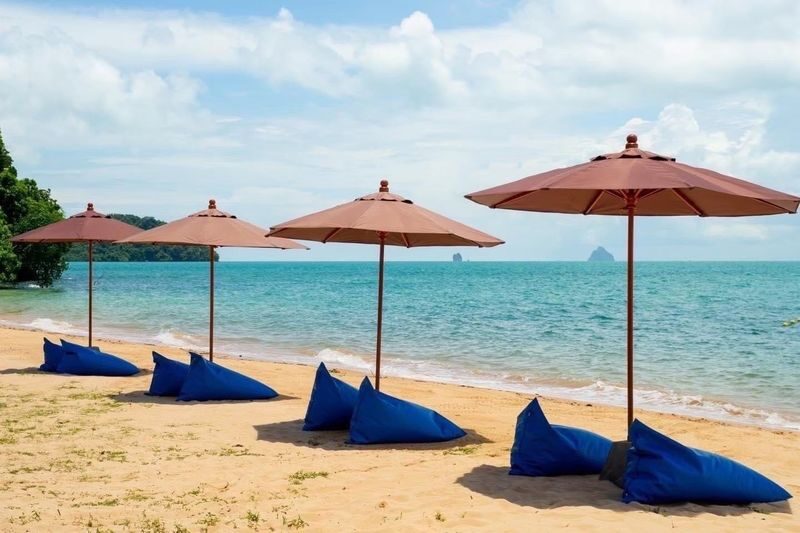 Phuket James Bond & Hong Islands One-Day Big Group Tour - Lunch at Panyee Island