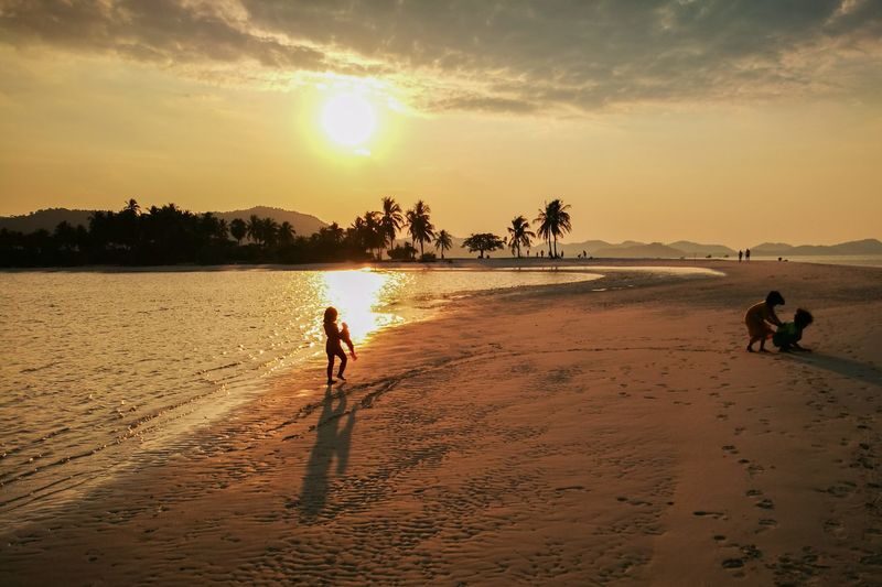 Phuket James Bond & Hong Islands One-Day Big Group Tour - What the price includes, and what it does not