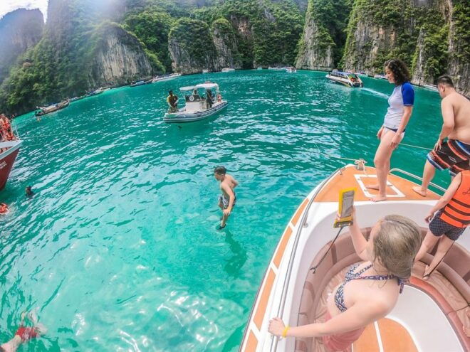 Phuket: James Bond & Phang Nga Island Day Trip by Speedboat - Lounge Arrival and Tour Introduction