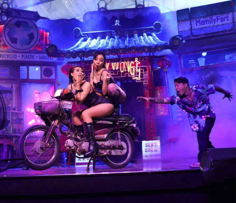 Phuket: Junkyard Theatre Dinner and Show - VIP Ticket - Accessibility and Support