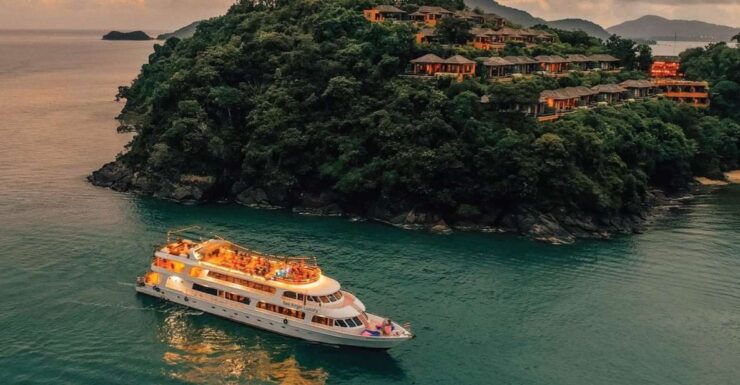 Phuket Ko Sire: Cruise With Live Music and 4-Course Dinner - Experience Highlights