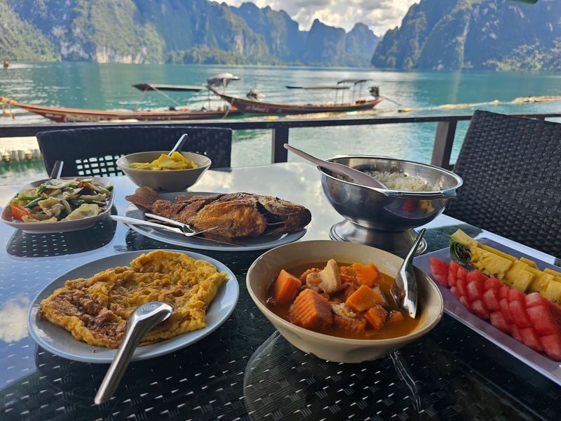 Phuket/Krabi/Khao Lak: Private Day Tour Khao Sok with Lake Boat Tour - Four hours by longtail boat