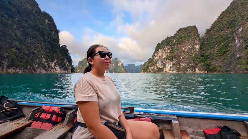 Phuket/Krabi/Khao Lak: Private Day Tour Khao Sok with Lake Boat Tour - Lunch and a swim at the raft house