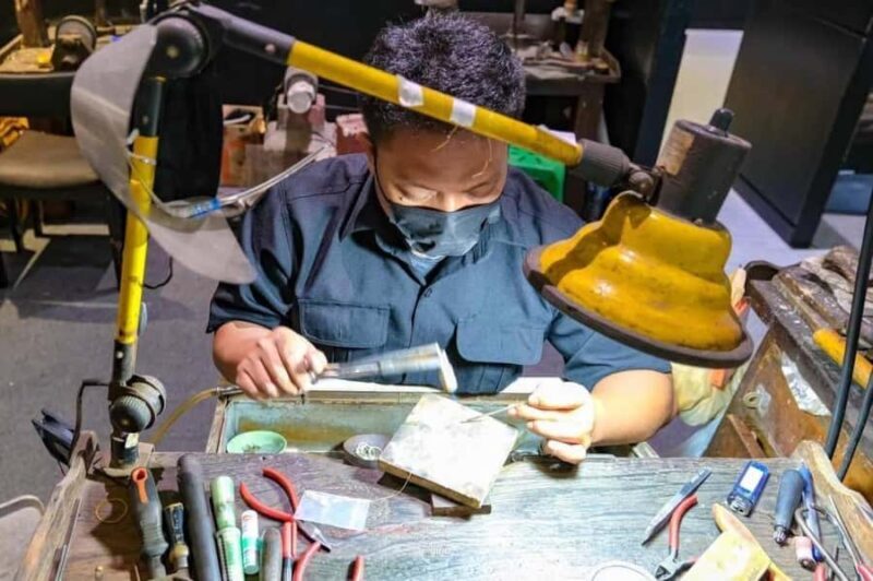 Phuket: Last Day Private Trip to Temple & Jewelry Tour - A Calm and Cultural Finale in Phuket