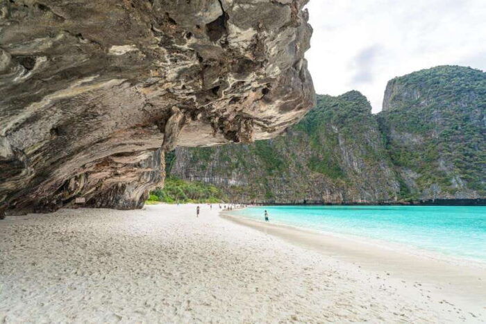 Phuket: Luxury Day Trip to Phi Phi Islands - Explore the Pristine Bamboo Island