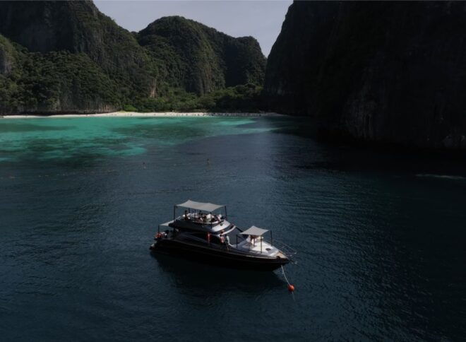Phuket: Luxury Yacht Day Tour to Phi Phi Island & Maya Bay - Views and Experience