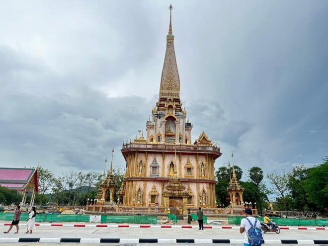 Phuket: Old Town, Chalong Temple, and Great Buddha Van Tour - Tour Features