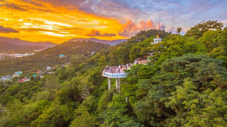 Phuket: Old Town, Chalong Temple, and Great Buddha Van Tour - Old Town: Exploring Phukets Historic District