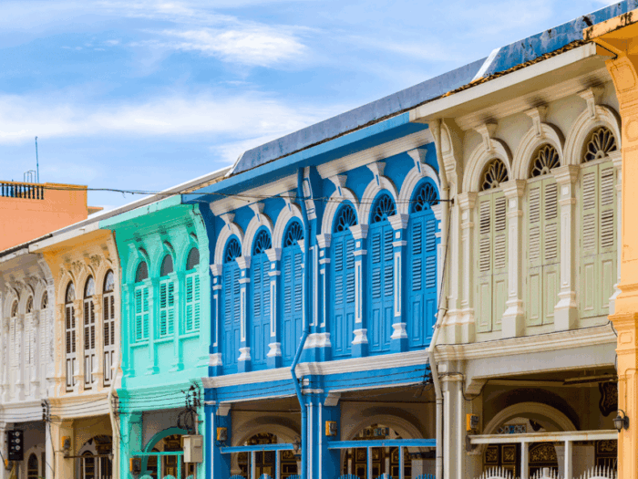 Phuket: Old Town Morning Street Art Walking Tour With Lunch - Participate in a Painting Workshop
