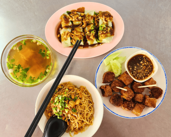 Phuket: Old Town Morning Street Art Walking Tour With Lunch - Itinerary and Activities