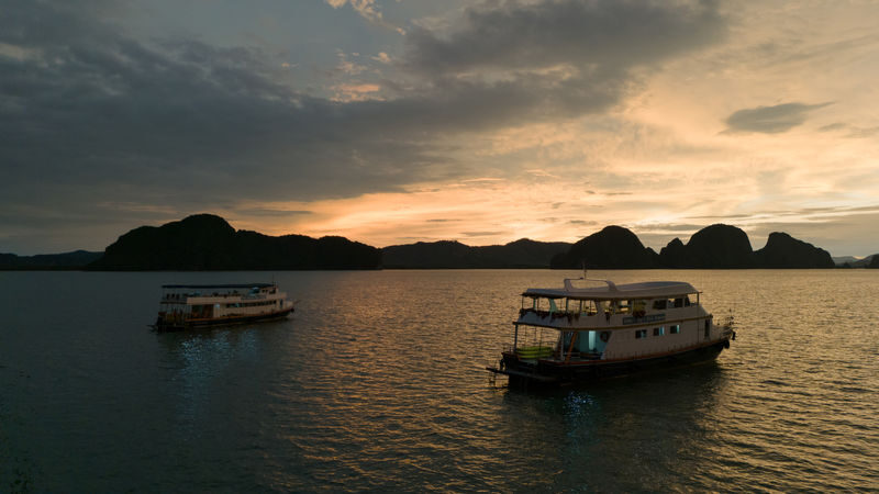 Phuket Phang Nga Bay & Ko Hong Full-Day Island Hopping Tour - Who should book this tour?