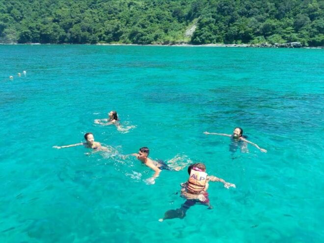 Phuket: Phi Phi Island Hopping Day Trip by Speed Boat - Included Amenities