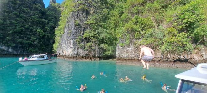 Phuket: Phi Phi Island Sunrise Group Speedboat Tour - Review Summary
