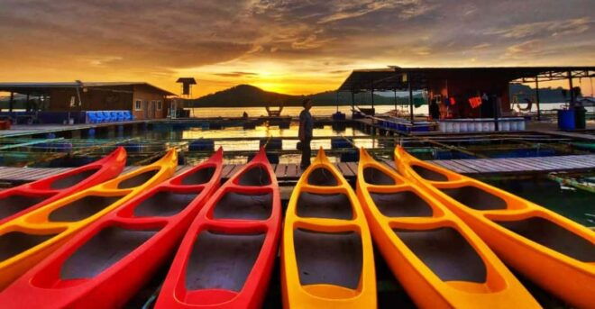 Phuket: Phuket Old Town, Kayaking, Tie Dyeing, and Dinner - Tour Duration and Itinerary