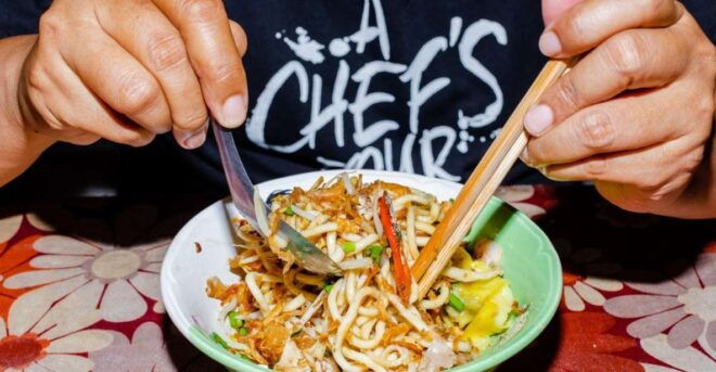 Phuket: Southern Flavours Food Tour With 15 Tastings - Chinese Temple Exploration