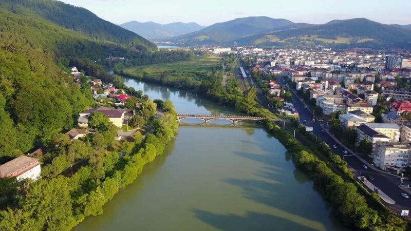 Piatra Neam: Guided tours of the Moldavian Pearl of Romania - Exploring Piatra Neam: The Scenic Crown Jewel of Romania