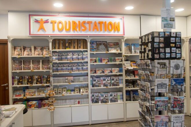 Piazza Navona, Pantheon & Trevi Walking Tour in English - Common Questions