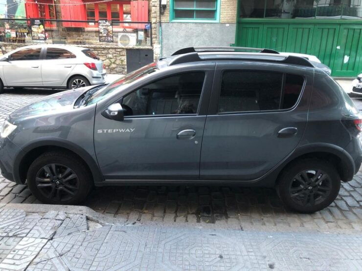 Picked up by a Friend in Buenos Aires Airport - Meeting Point and Communication