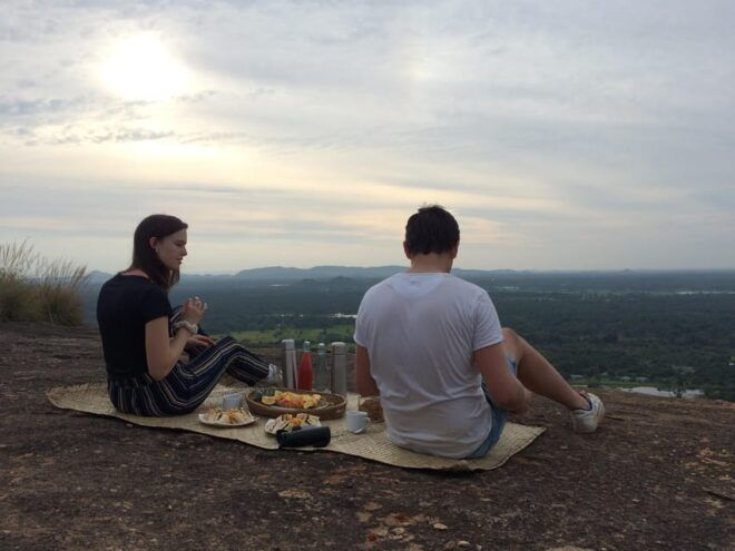 Pidurangala Rock: Sunrise/Sunset Picnic Hike - Picnic Experience Details