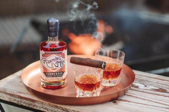 Pigeon Forge: Sugarlands Distillery Cocktail Tour - Award-Winning Spirits