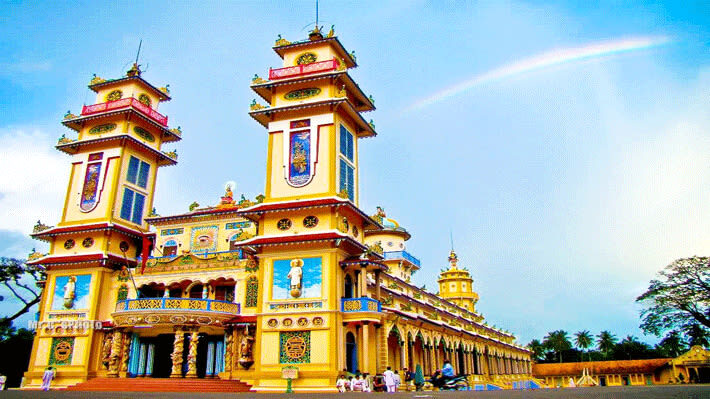 Pilgrimage Day Tour to Ba Den Mountain, Cao Dai temple Tay Ninh - Go Ken Pagoda and the Tay Ninh Forest Vineyard