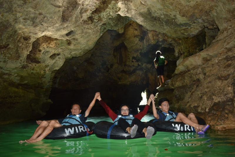 Pindul and Jomblang Cave Day Tour with River Tubing Experience - What to wear and bring for wet, muddy terrain