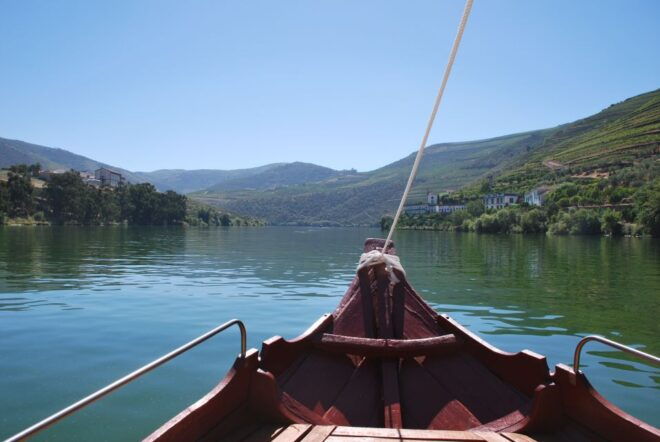 Pinhão: 2-Hour Rabelo Boat Tour With Audio Guide - Tour Description