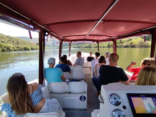 Pinhão: Douro River 1H Boat Trip With Port Wine - Inclusions